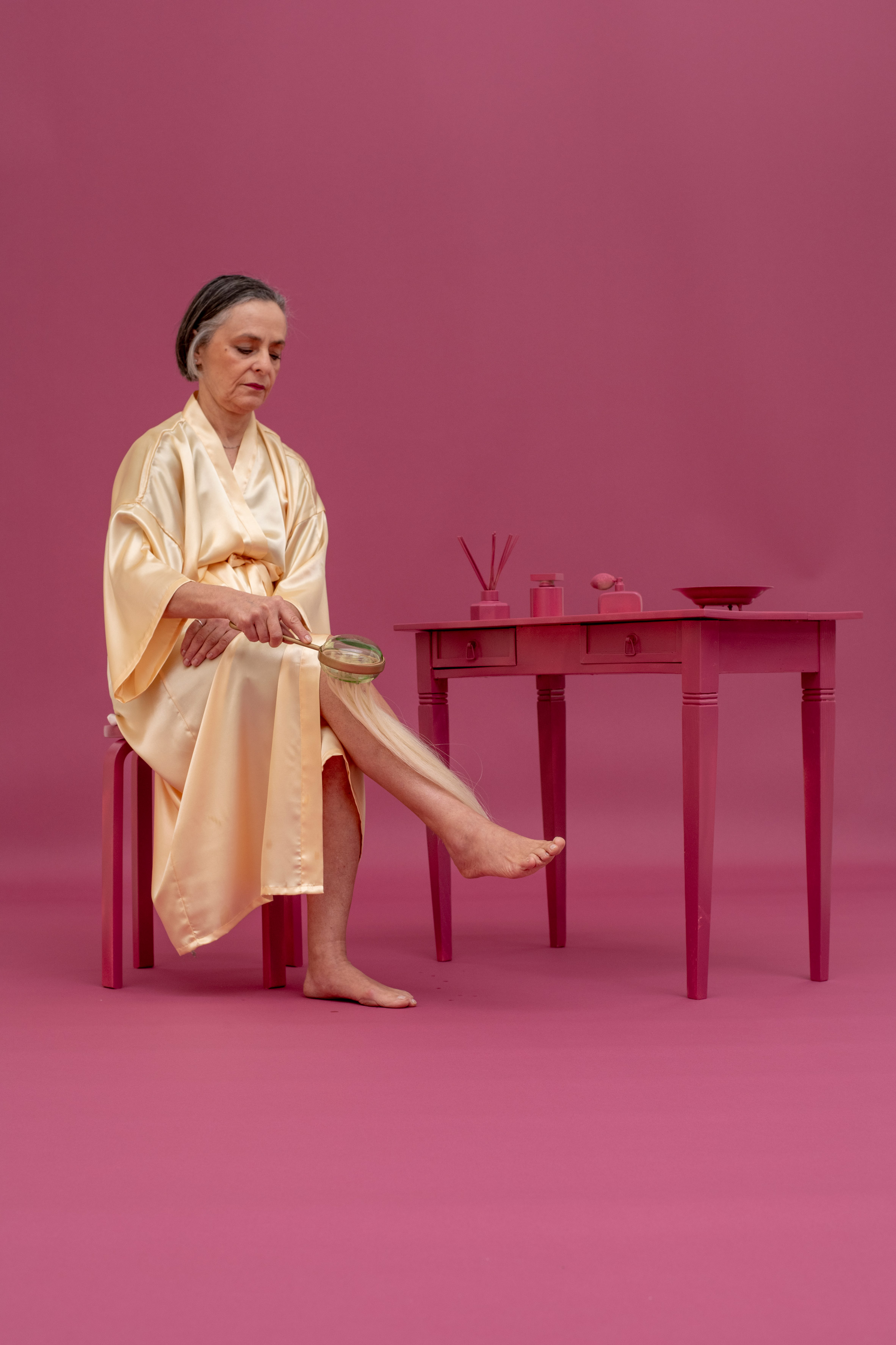 Elderly partner，Philadelphia，Walking frame，Coffee table，Body brush，mirror，Caress，aged，