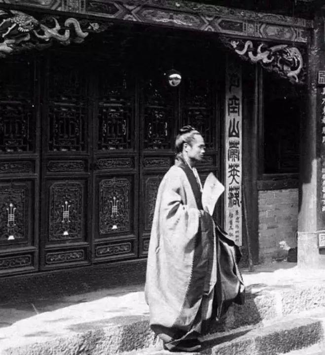 the tang dynasty，Eight grade official，Han Dynasty round neck Robe，Song Hui，Xu Hezi，