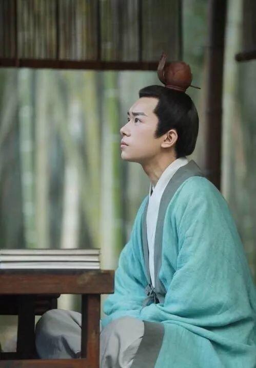 the tang dynasty，Eight grade official，Han Dynasty round neck Robe，Song Hui，Xu Hezi，