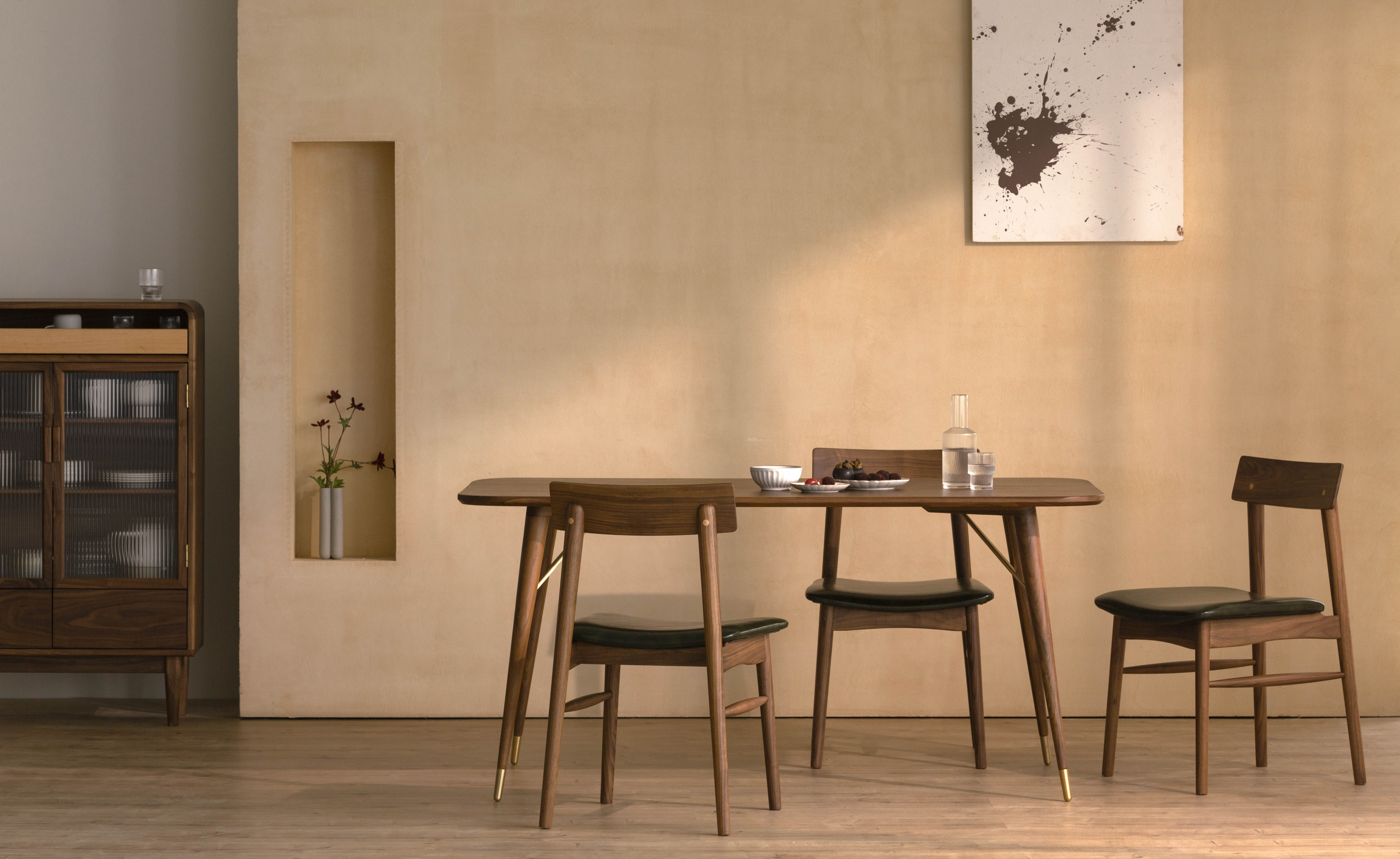 Independent furniture designer Ren Mengying，