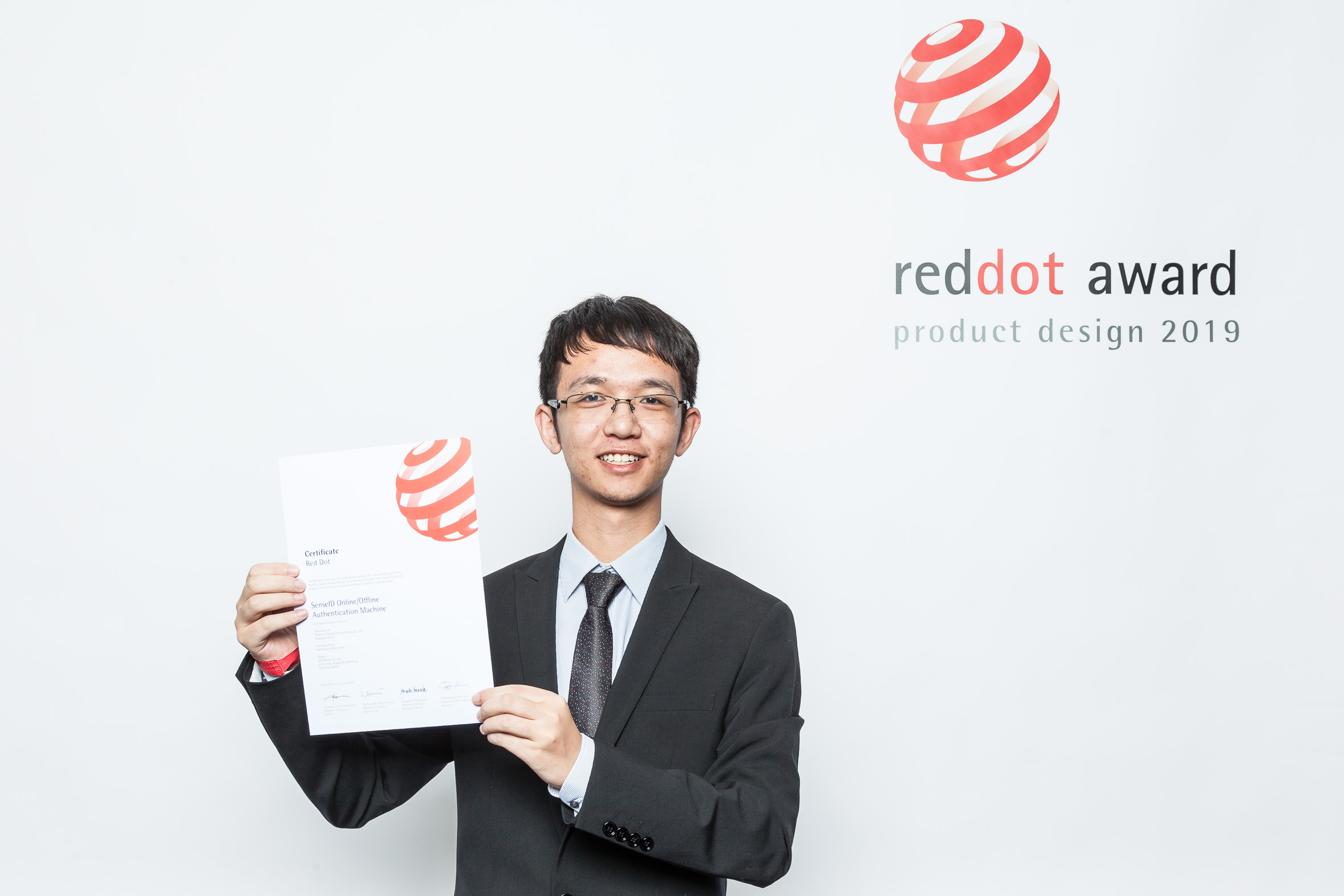 Intelligent terminal device of face recognition technology，