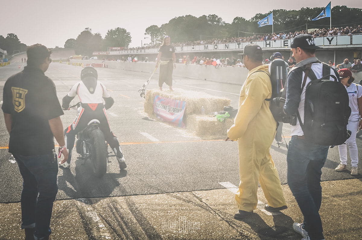 motorcycle，Synchronising folder，graphic design ，