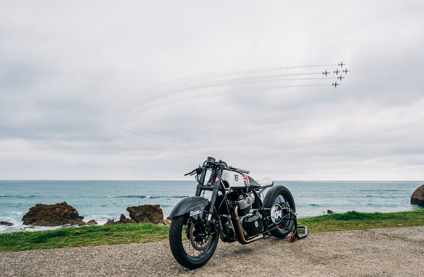 motorcycle，Synchronising folder，graphic design ，