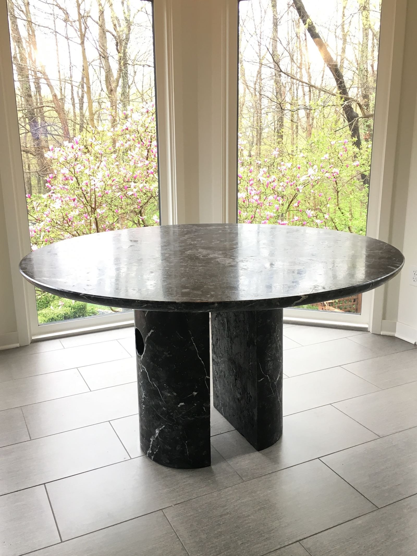 Meta Table，Table，Geometric minimalism，