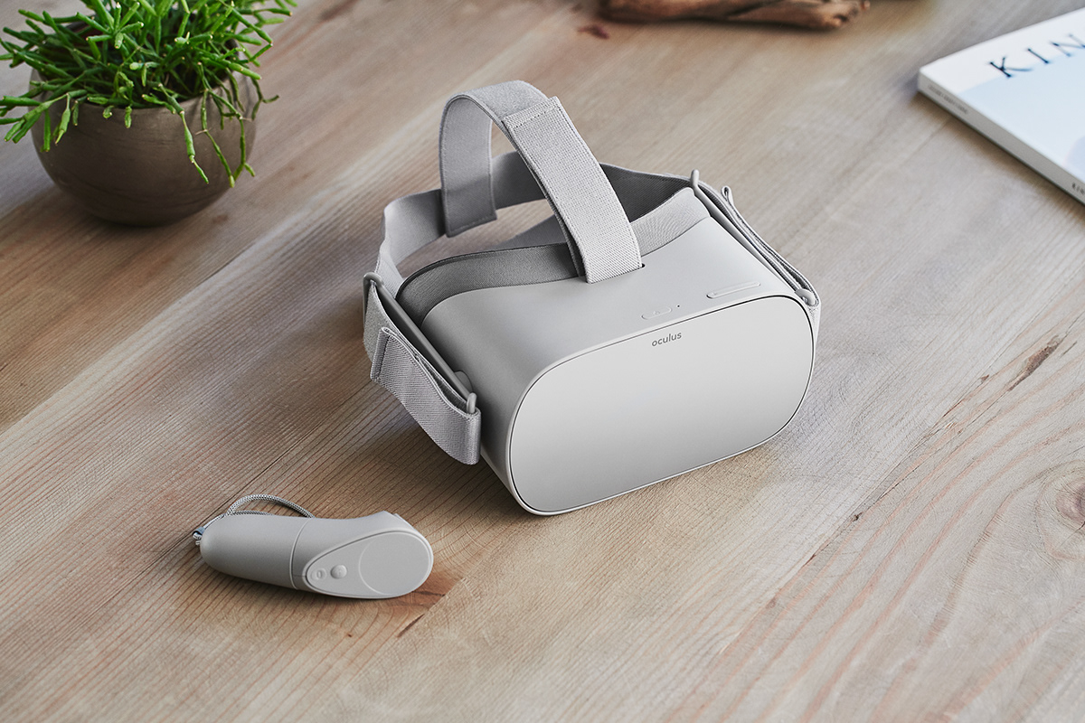 white，VR glasses，oculus GO，