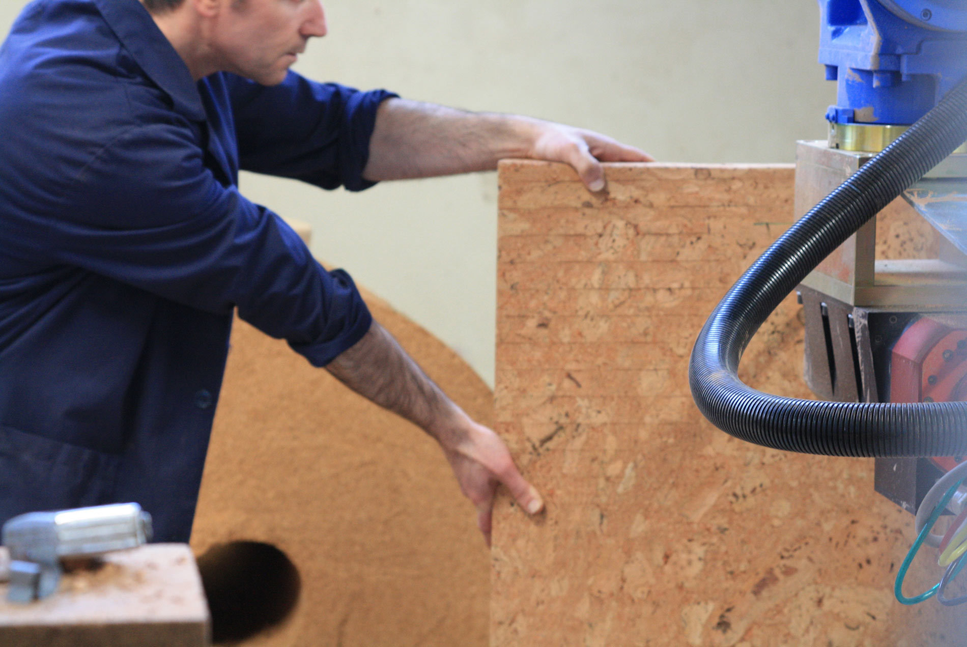 cork，furniture，Table，chair，floodlight，
