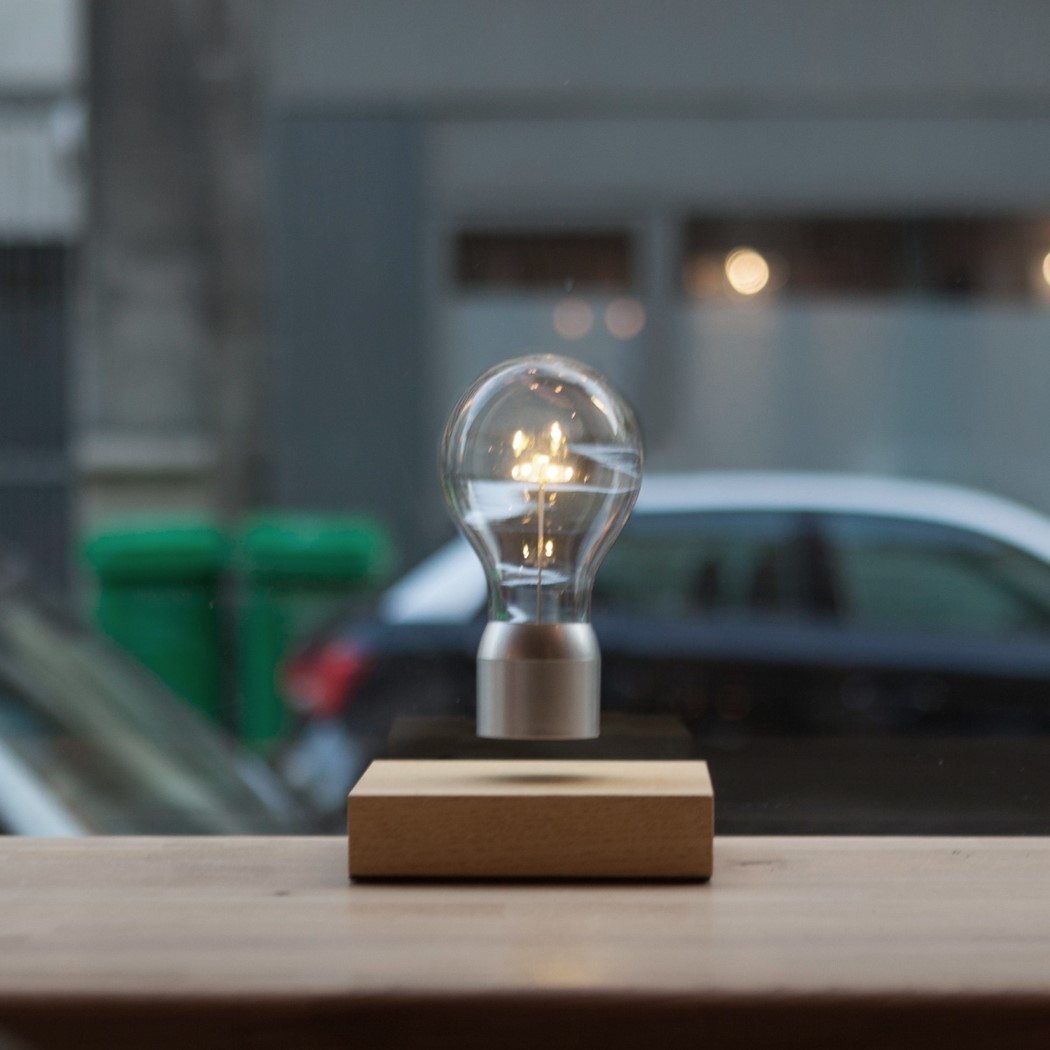 household electrical appliances，indoor，Mobile phone charger，suspension，Light bulb:，lamp，