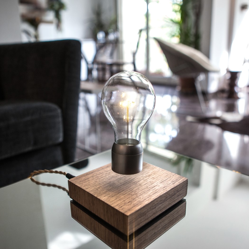 household electrical appliances，indoor，Mobile phone charger，suspension，Light bulb:，lamp，