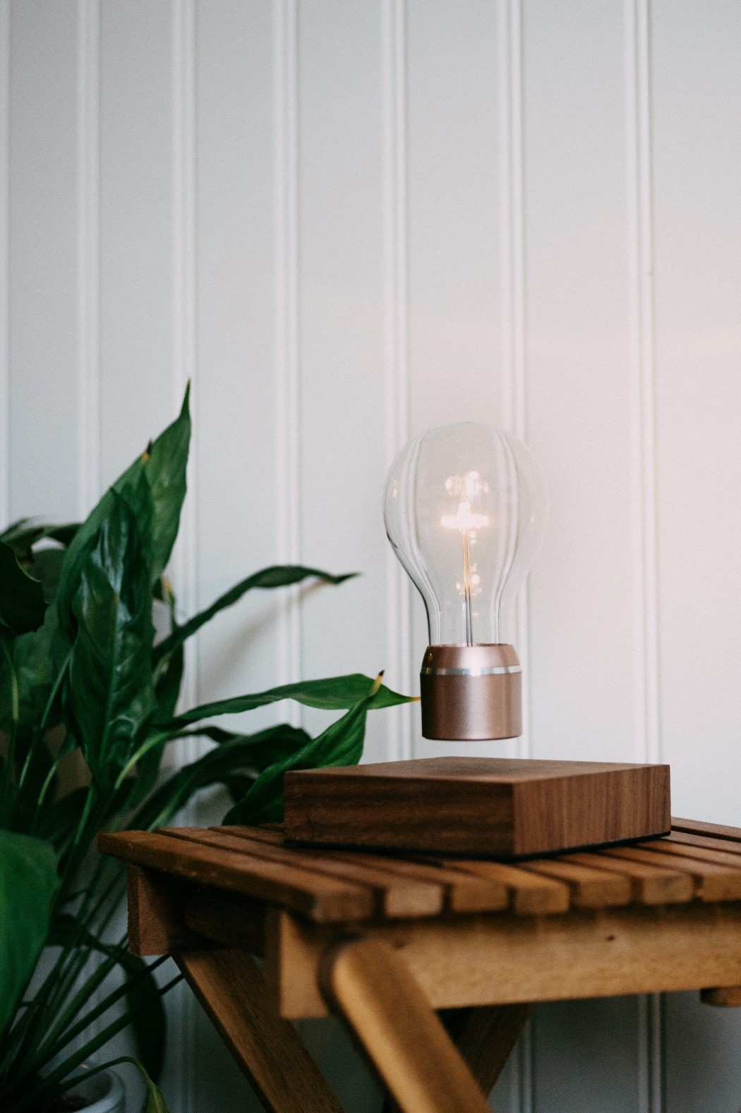 household electrical appliances，indoor，Mobile phone charger，suspension，Light bulb:，lamp，