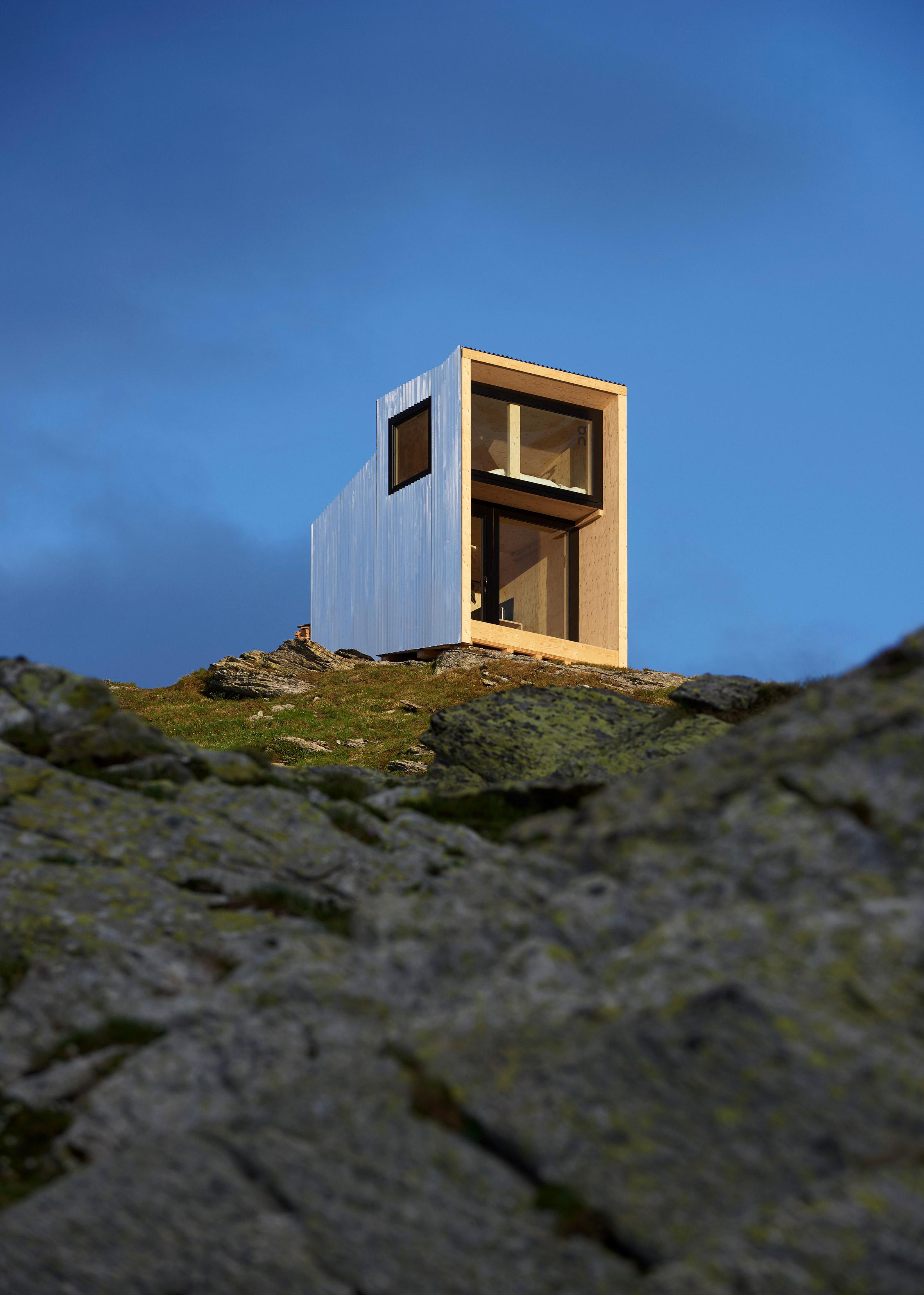 Minimalism，The Alps，Mountain cabin，