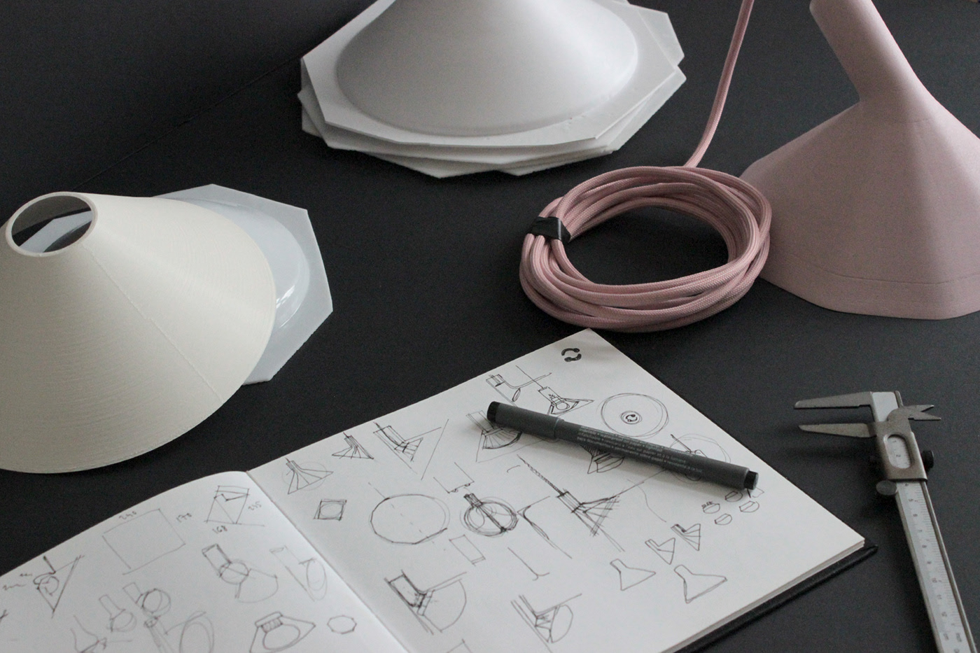 Camouflage，lamp，smoke detector，Motion sensor，Carbon monoxide detector，modularization，