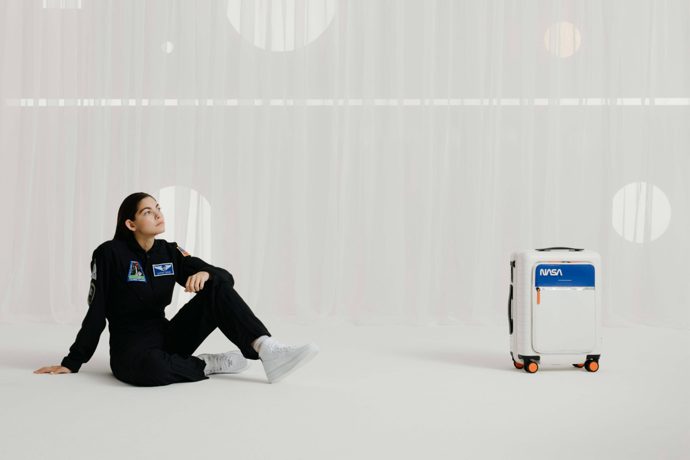 intelligence，suitcase，Horizon Studios，