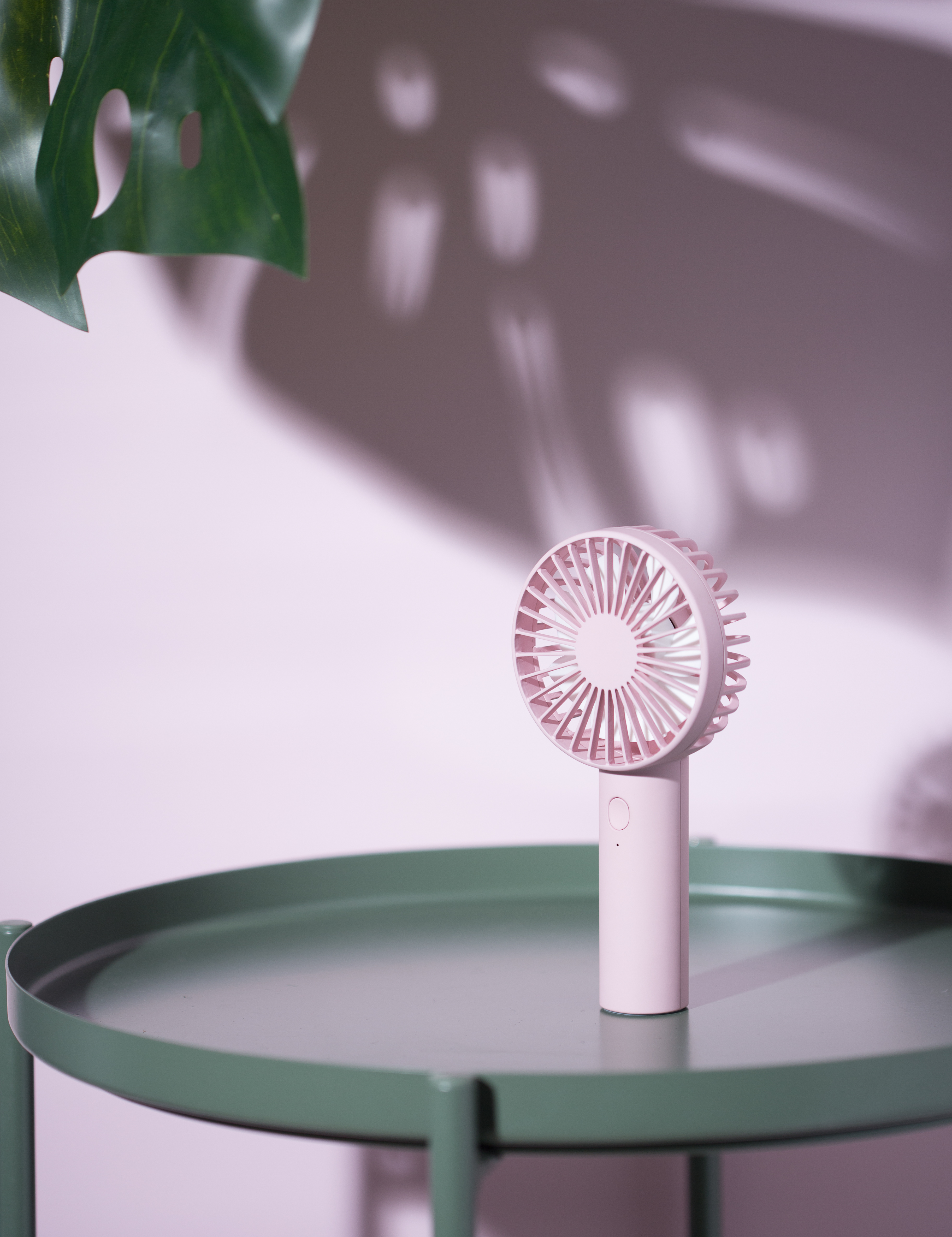 electric fan，hold，charge，Receive，