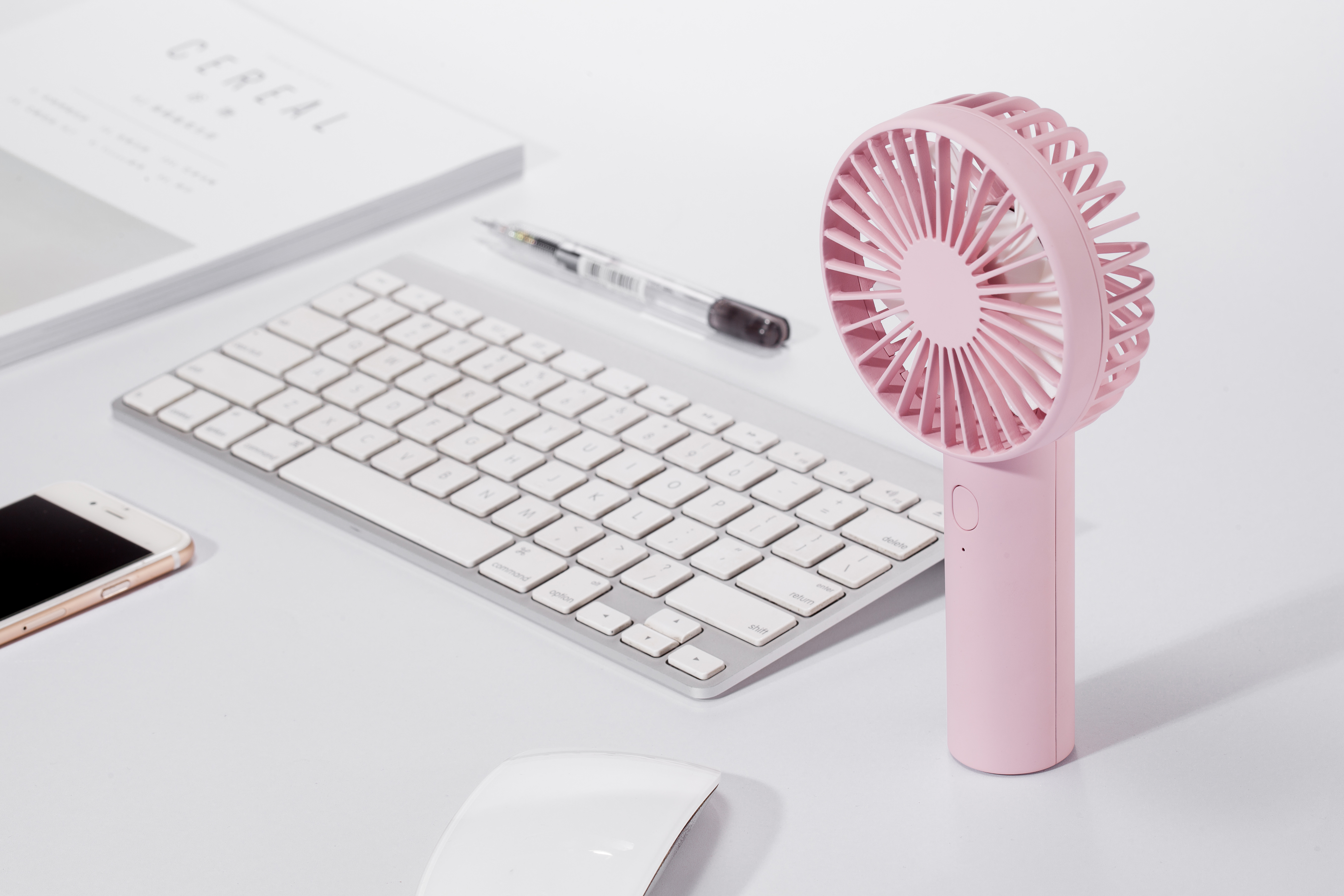 electric fan，hold，charge，Receive，