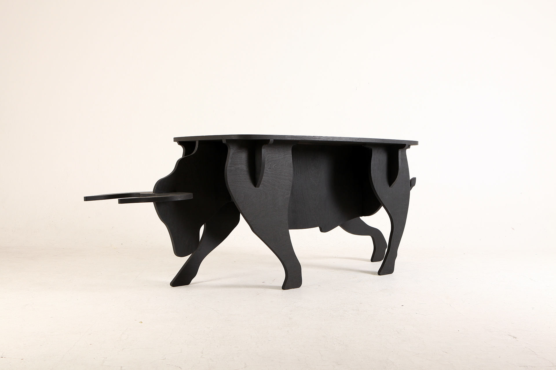 furniture design ，Interior design，industrial design，bull，birch，black，Indoor table，OX table，