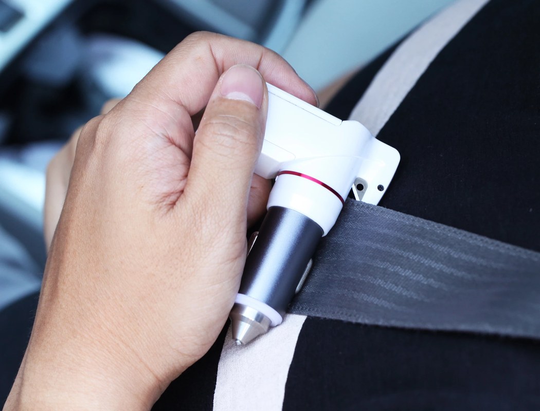 car charger ，Safety hammer，Safety belt cutter，