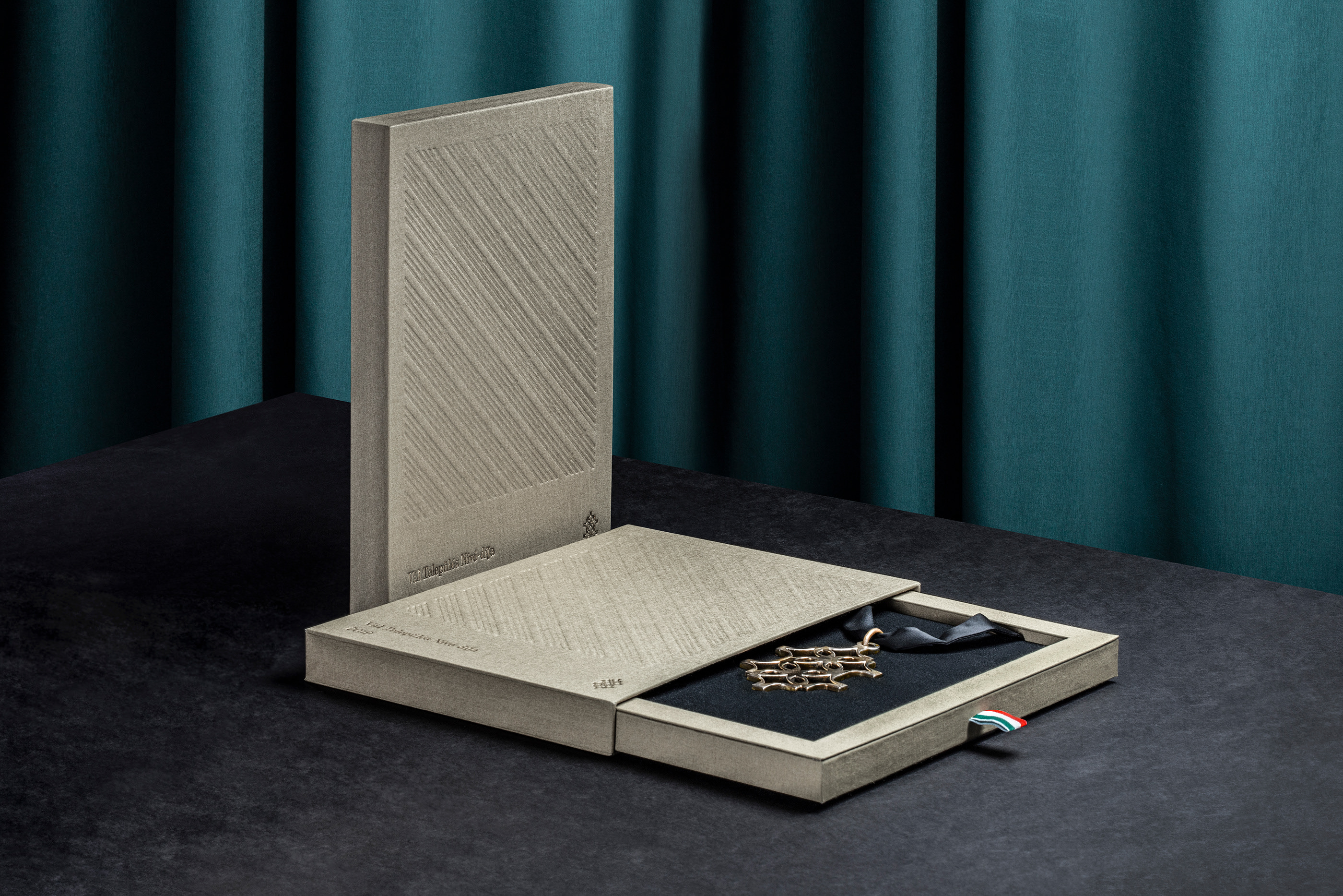 Vál Municipal，Necklace，Metal，