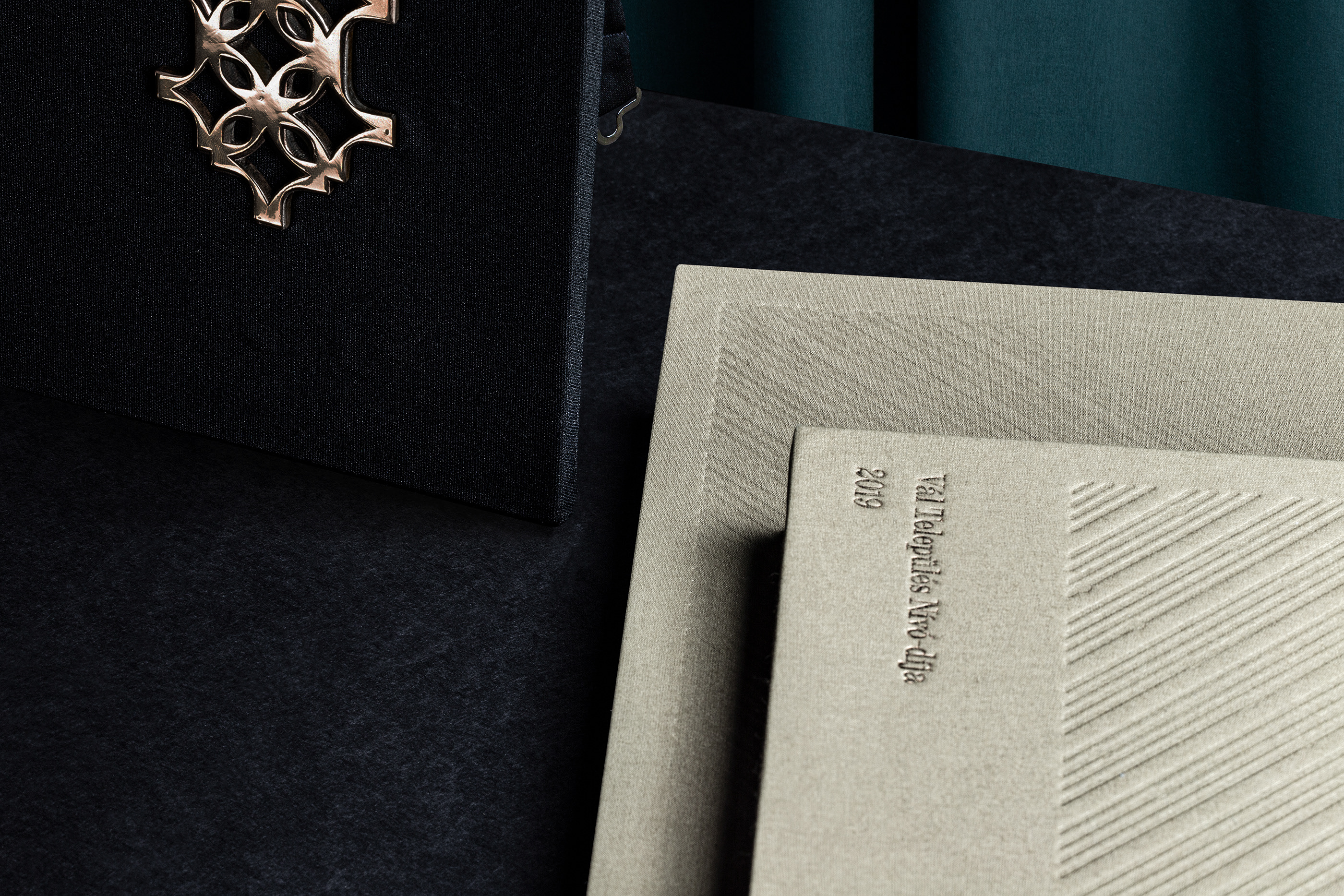 Vál Municipal，Necklace，Metal，