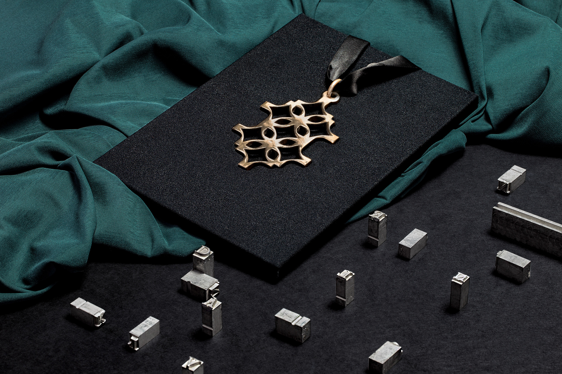 Vál Municipal，Necklace，Metal，