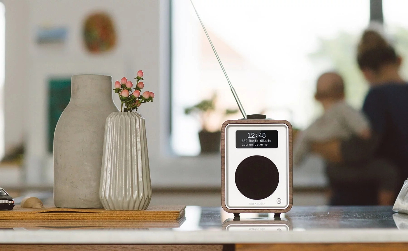 white，Bluetooth radio，R1 Audio Ruark，