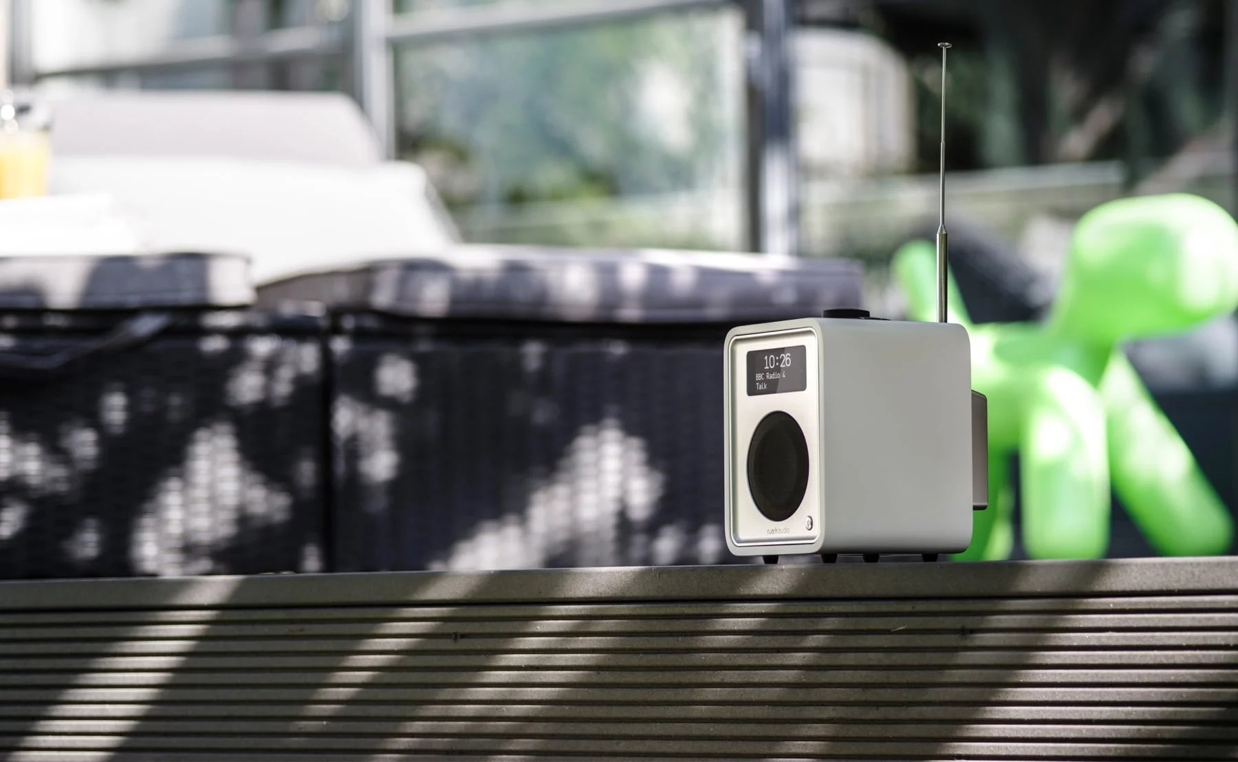 white，Bluetooth radio，R1 Audio Ruark，