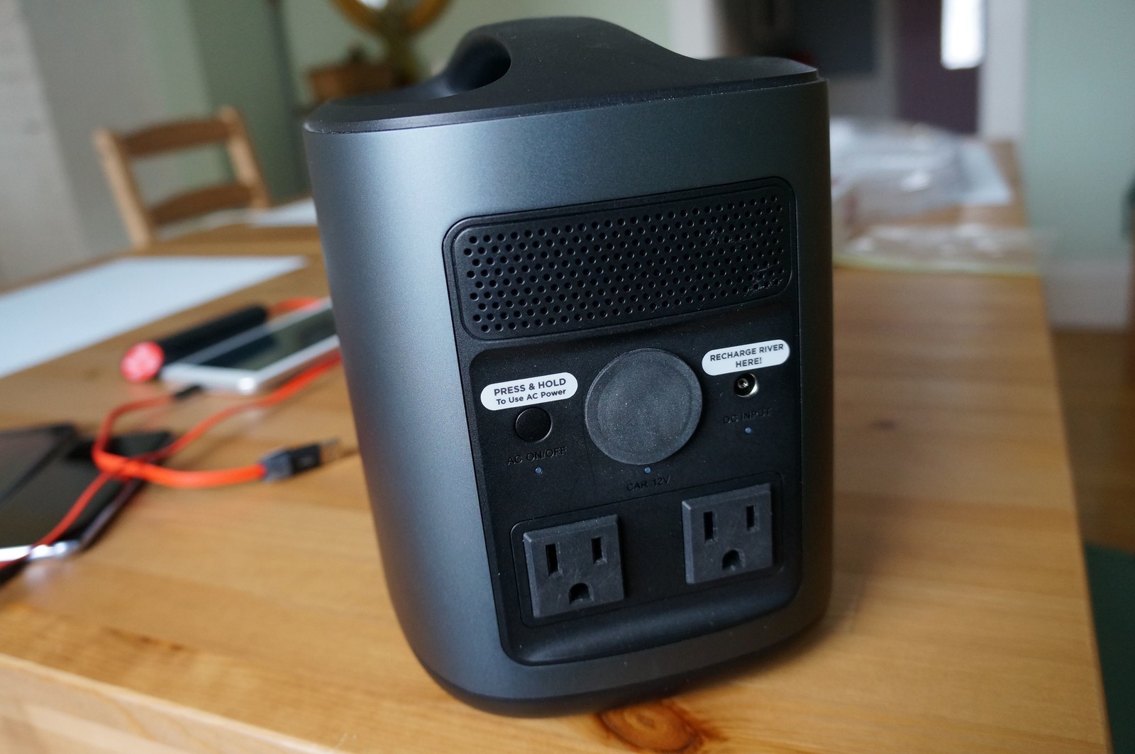 Large capacity mobile power supply，reddot，Flow，2019 red dot product design award，