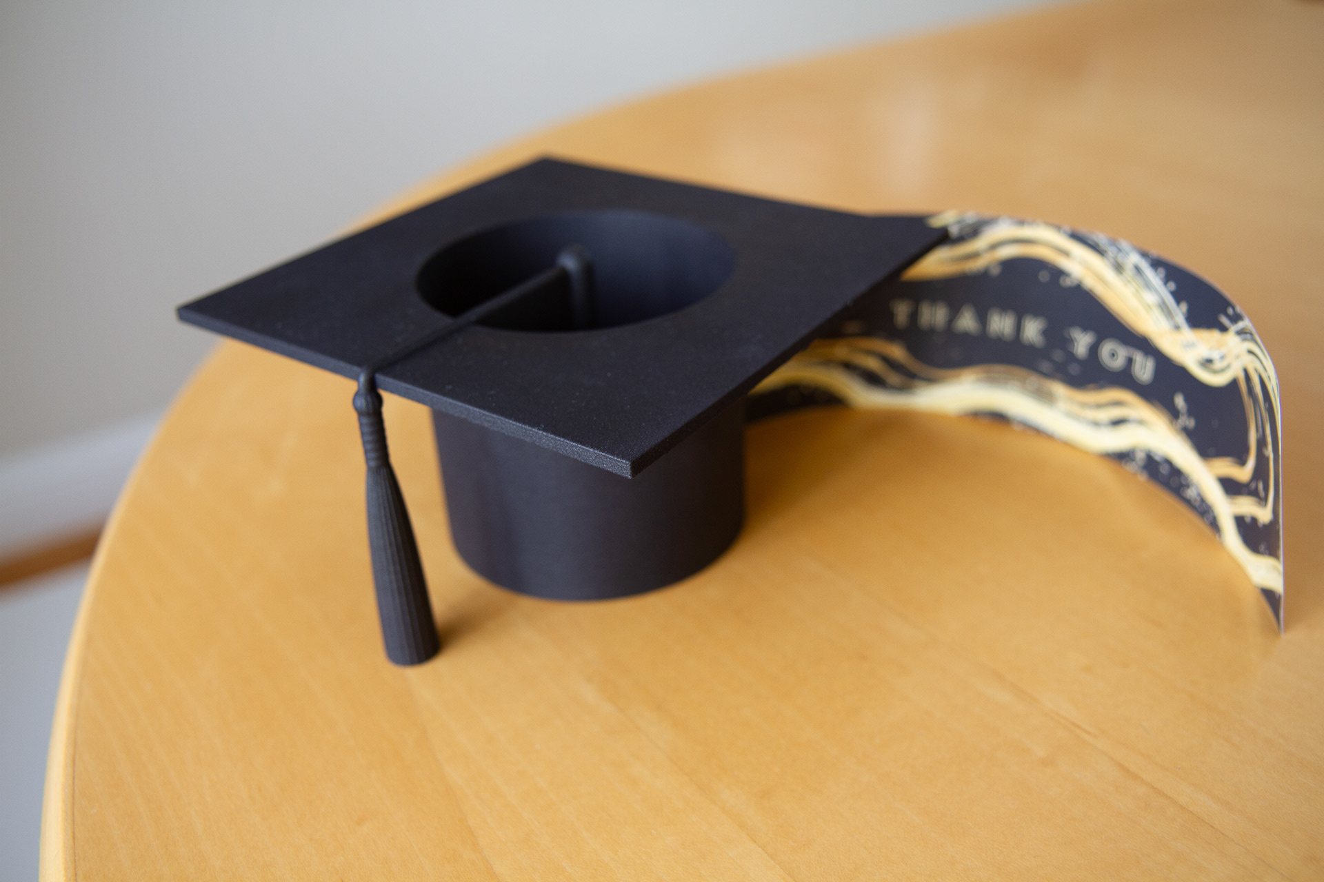 pen container，Design，Delicate，Graduation cap pen holder，