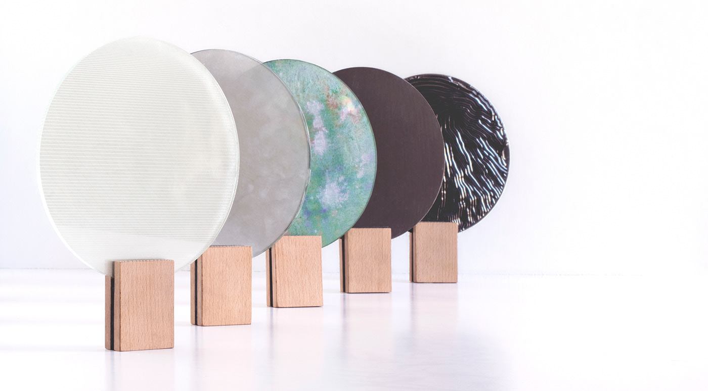 identity，Self recognition，Material Science，None，mirror，