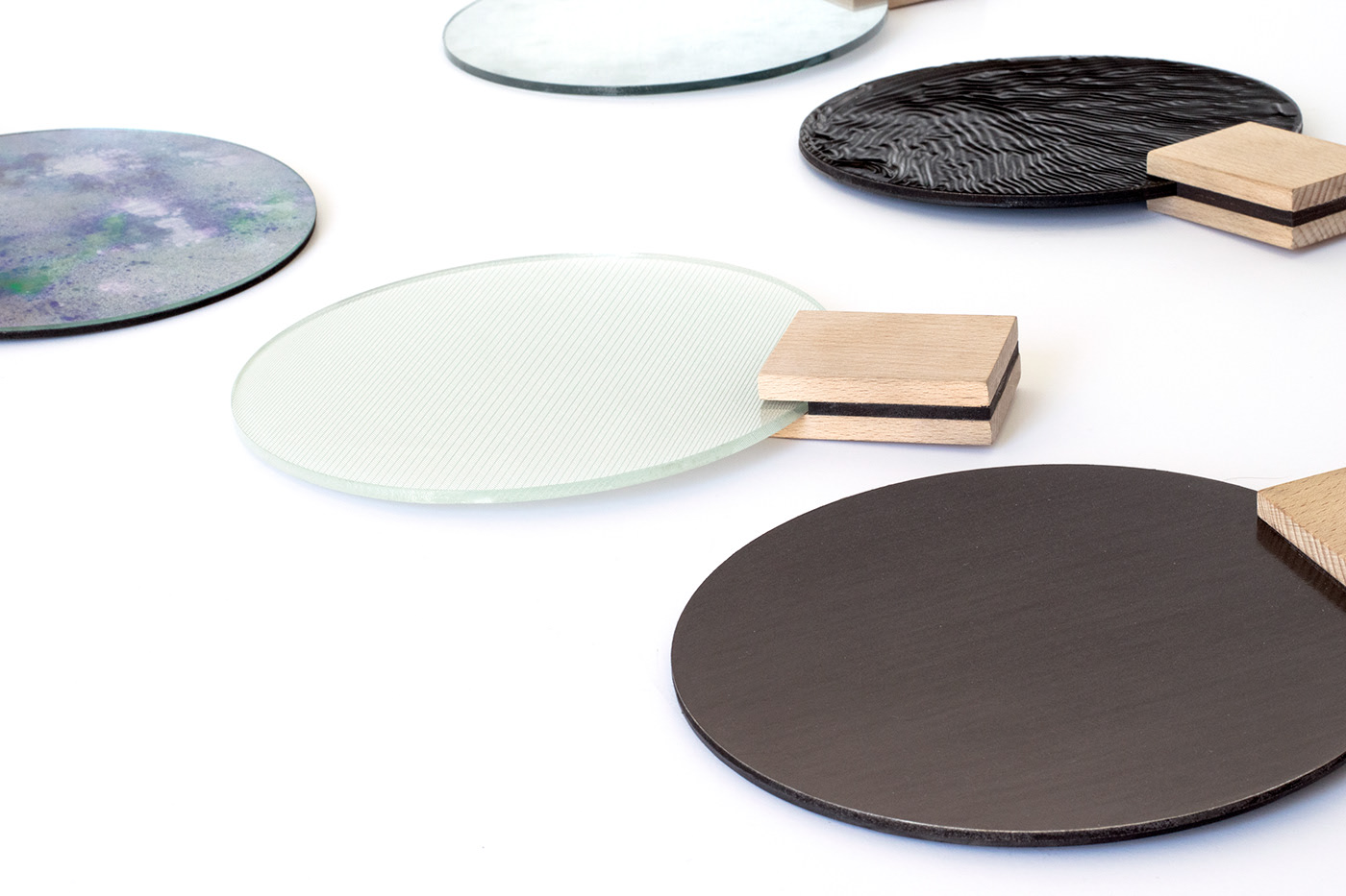 identity，Self recognition，Material Science，None，mirror，