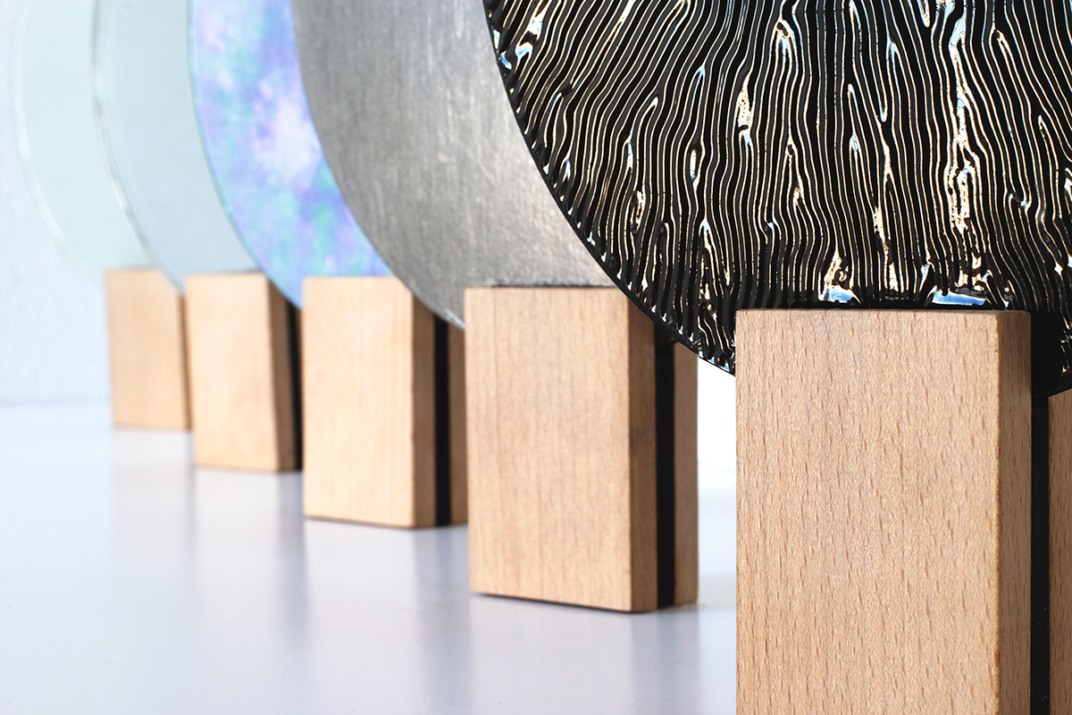 identity，Self recognition，Material Science，None，mirror，