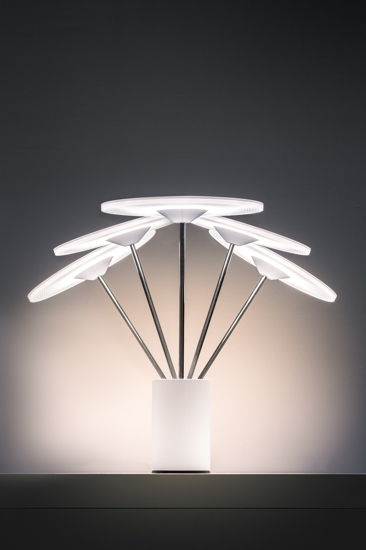 Desk lamp，360 degree rotation，product design，industrial design，If design award，
