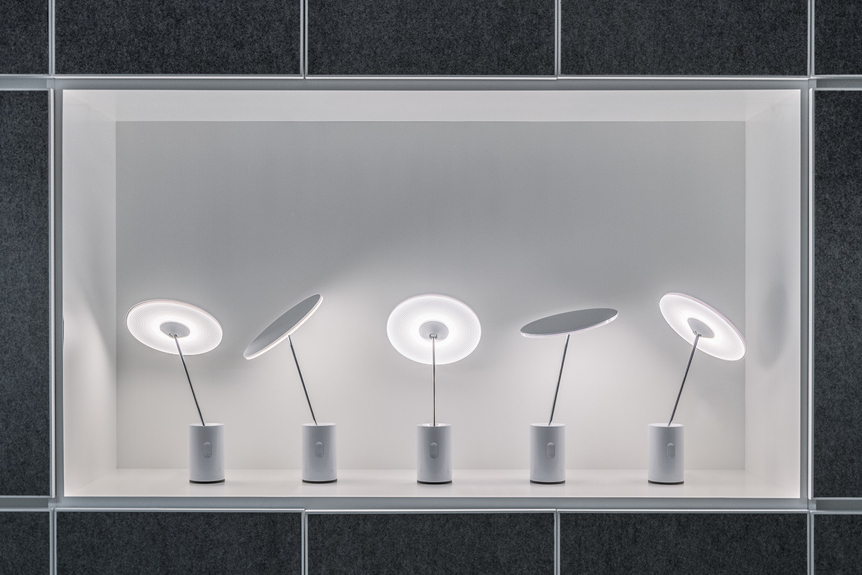 Desk lamp，360 degree rotation，product design，industrial design，If design award，