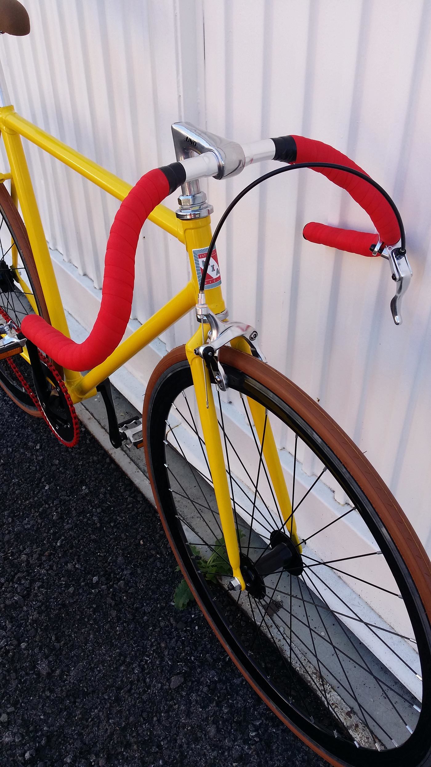 撞色自行车设计