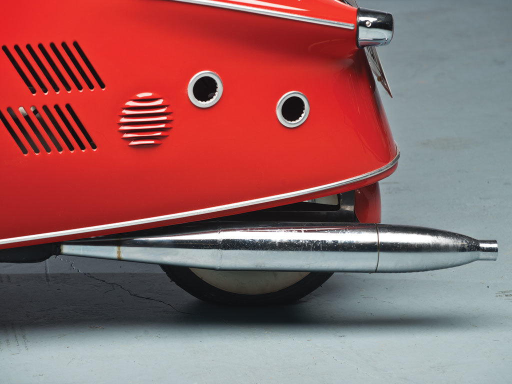 Apple red，Sports car，environment protection，Rear wheel drive，