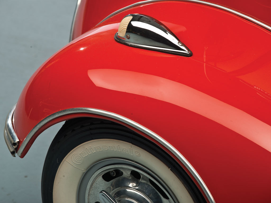 Apple red，Sports car，environment protection，Rear wheel drive，