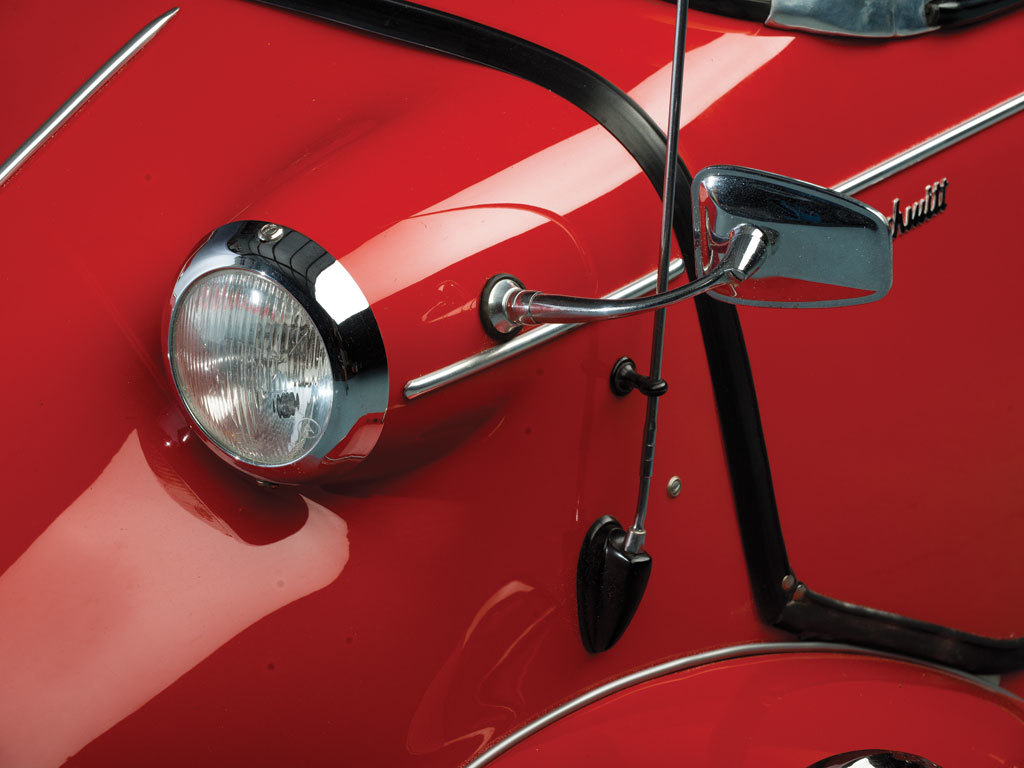 Apple red，Sports car，environment protection，Rear wheel drive，