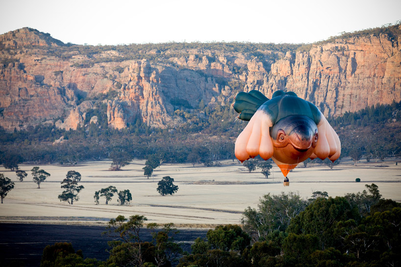 Hot Air Balloon，outdoors，motion，