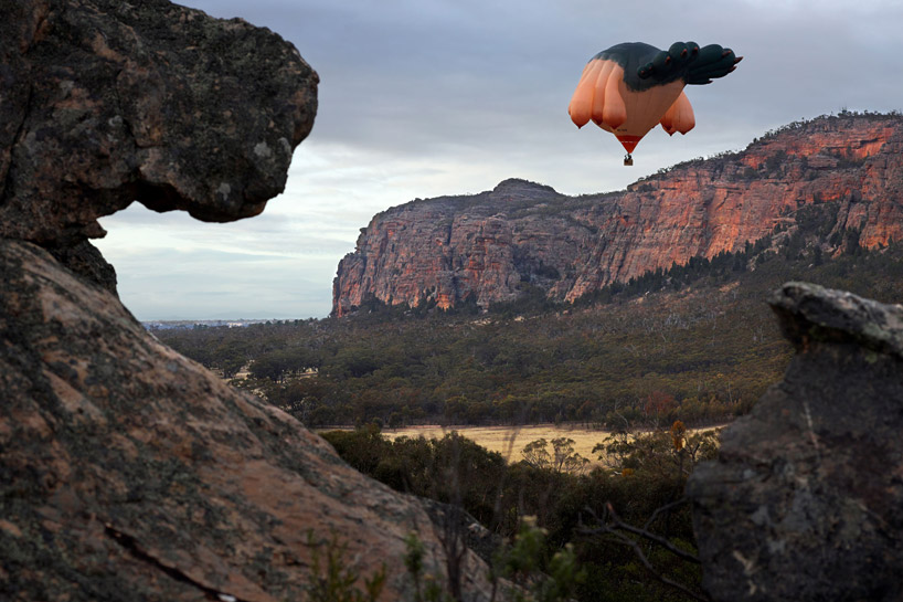 Hot Air Balloon，outdoors，motion，