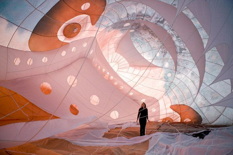 Hot Air Balloon，outdoors，motion，