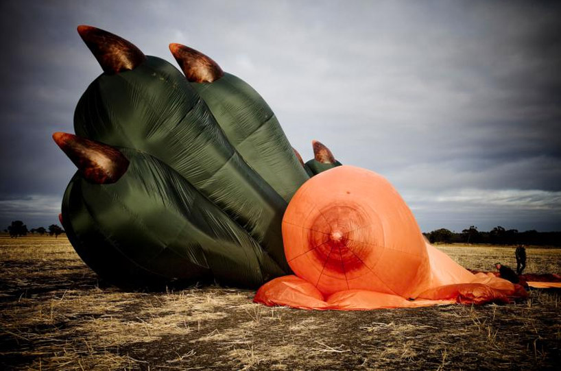 Hot Air Balloon，outdoors，motion，