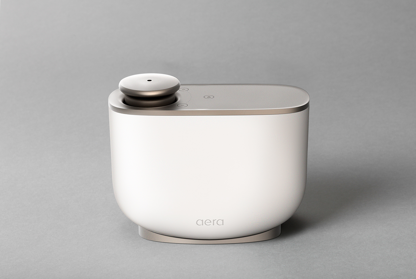 Intelligent, mellow and temperament，