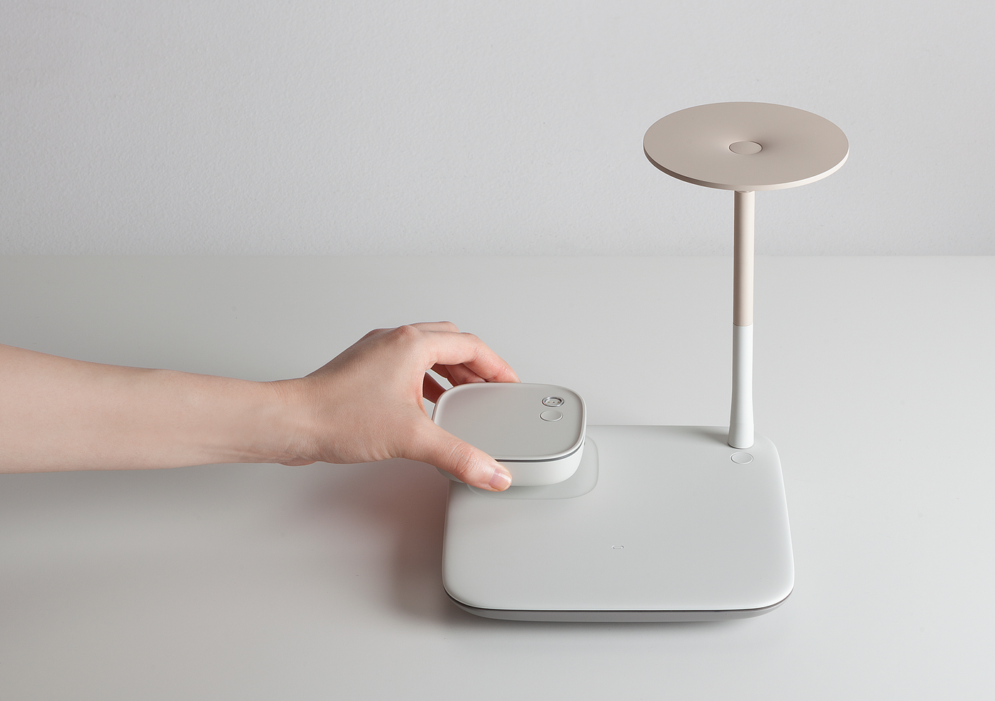 Intelligent lamp，Wireless charging，lamp，product design，