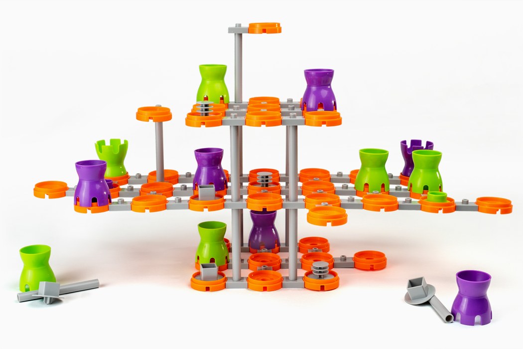 Toys，Trivial Pursuit Unhinged，3D splicing，Gridopolis，