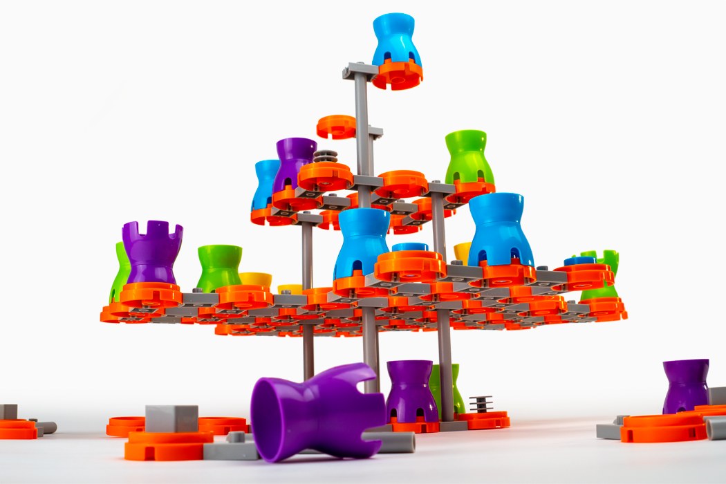 Toys，Trivial Pursuit Unhinged，3D splicing，Gridopolis，