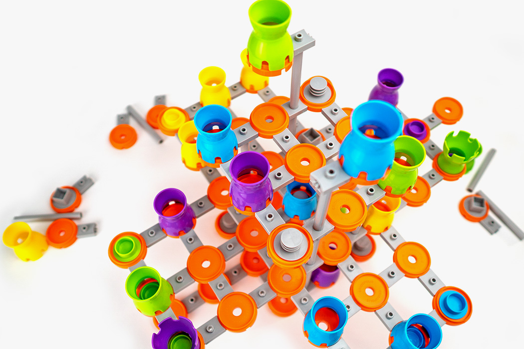 Toys，Trivial Pursuit Unhinged，3D splicing，Gridopolis，