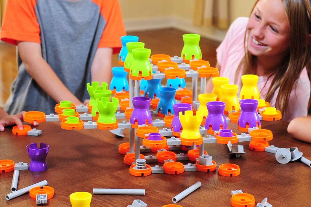 Toys，Trivial Pursuit Unhinged，3D splicing，Gridopolis，