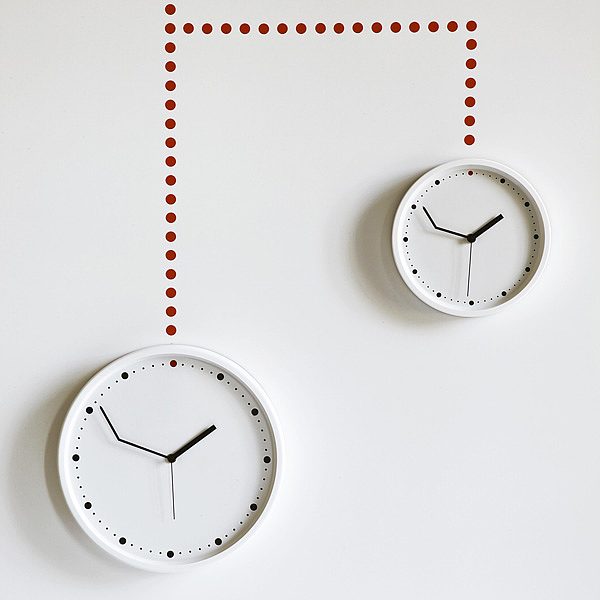 Flowerpot，small bell，time，Mirror reflection，originality，Wall clock，clocks and watches，