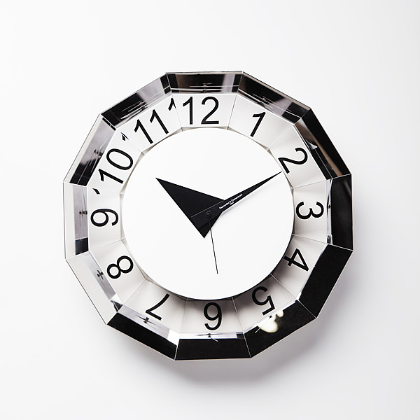 Flowerpot，small bell，time，Mirror reflection，originality，Wall clock，clocks and watches，