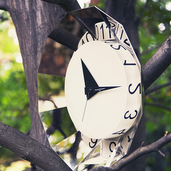 Flowerpot，small bell，time，Mirror reflection，originality，Wall clock，clocks and watches，