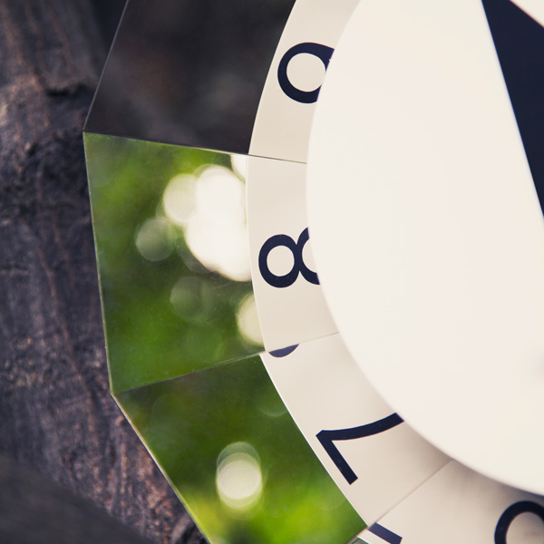 Flowerpot，small bell，time，Mirror reflection，originality，Wall clock，clocks and watches，